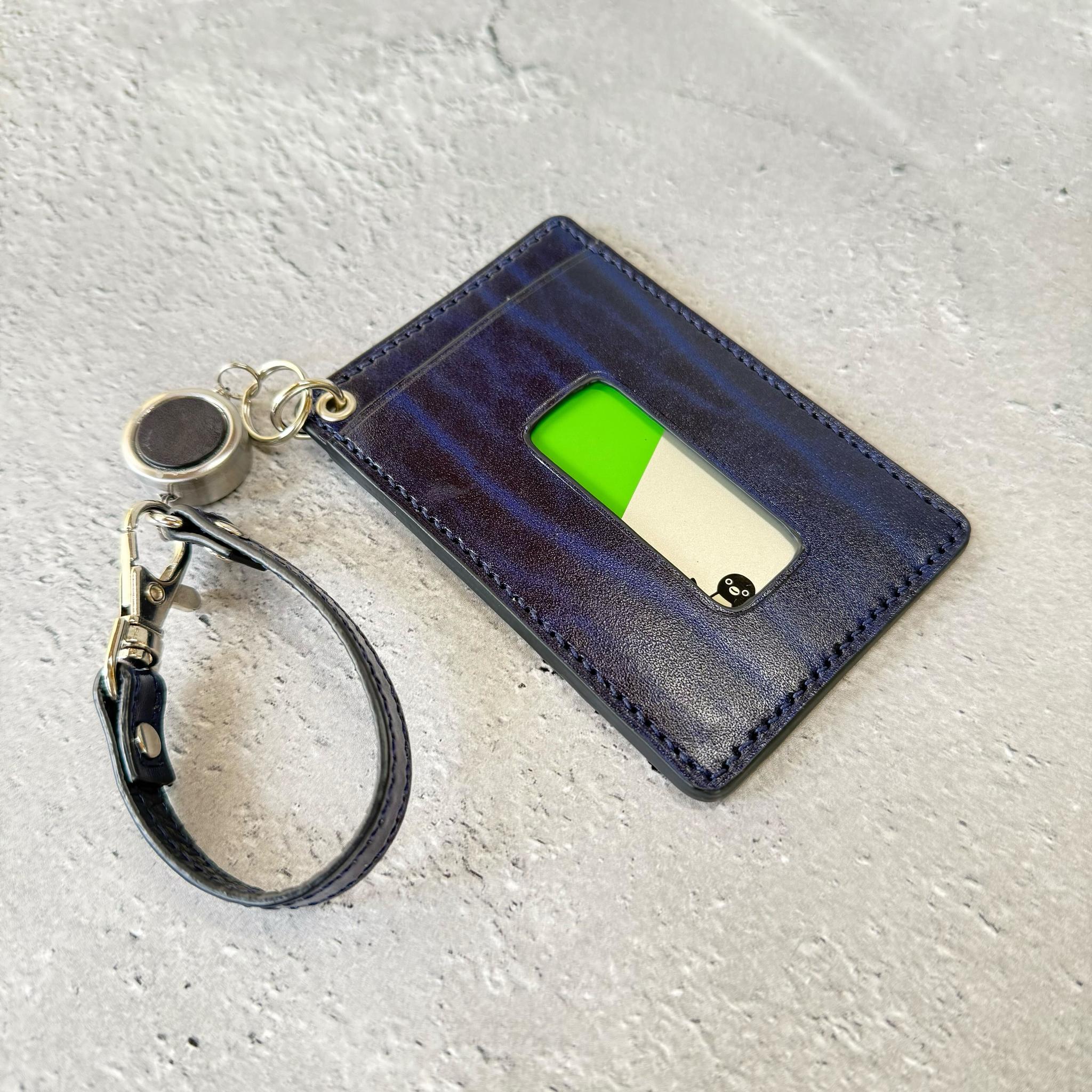 リール付きパスケース ブルー 高級本革ルガト使用1枚目の画像