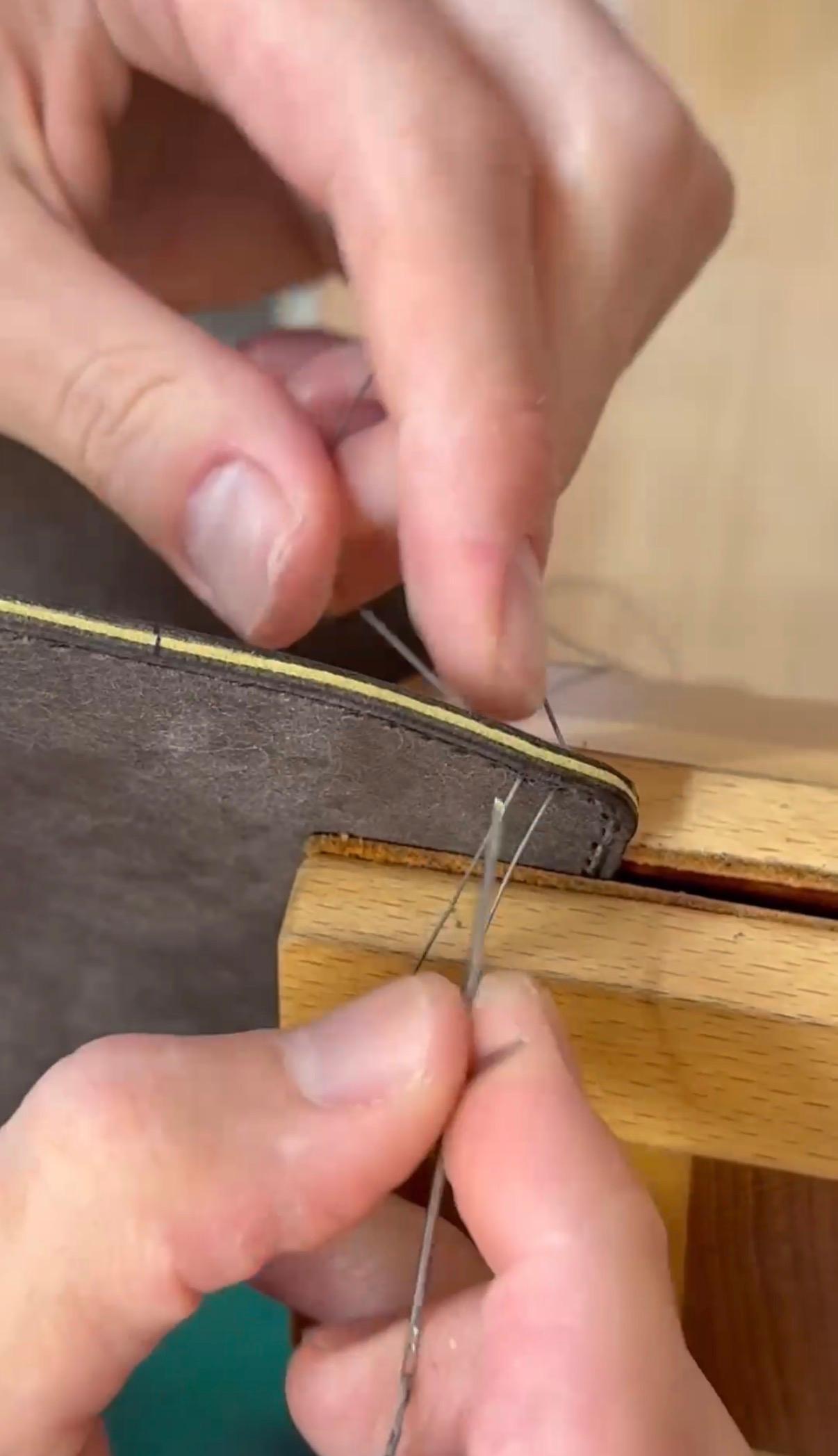 ひと針に魂を込めて。革仙家が『手縫い』にこだわり続ける理由